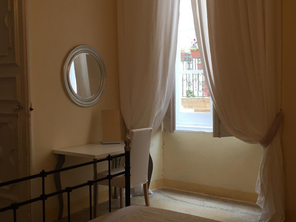 شقة Palazzo Doxi Fontana Dimora Storica غالّيبولي المظهر الخارجي الصورة