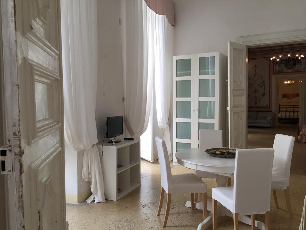 شقة Palazzo Doxi Fontana Dimora Storica غالّيبولي المظهر الخارجي الصورة