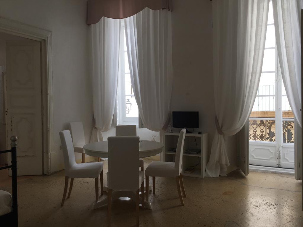 شقة Palazzo Doxi Fontana Dimora Storica غالّيبولي المظهر الخارجي الصورة